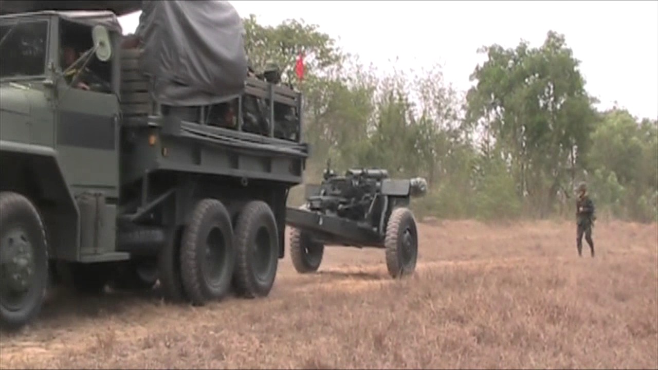 gmc m35 | Unimog u1100l 1987 | howitzer 105mm