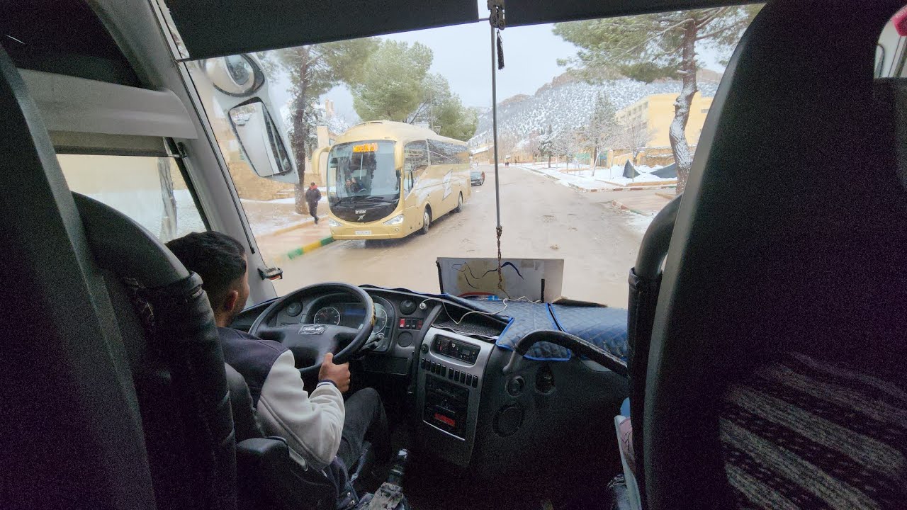 تساقط ثلوج غزيرة قيادة الحافلة في طريق  جبال الأطلس بنغمات أمازيغية الحسنية صحبة الحنجرة الذهبية #4k