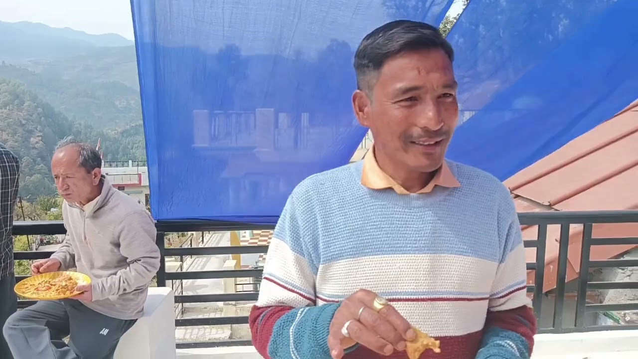 गांव में एक सुंदर  #पार्टी का आनन्द लेते #नये मकान पर 