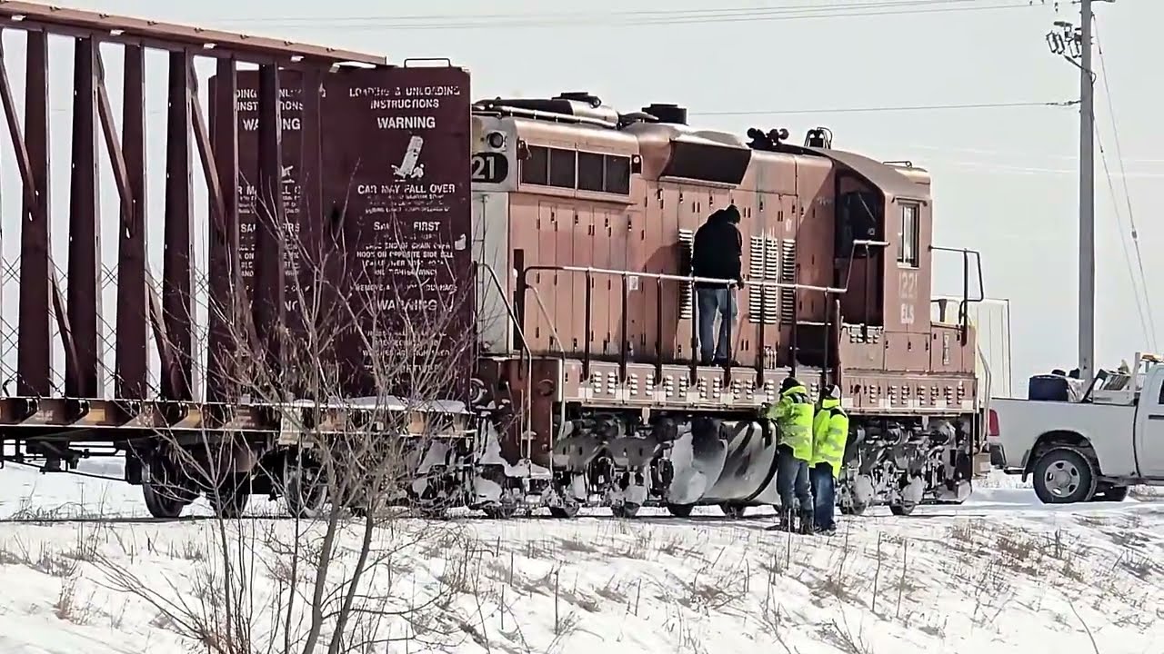 4F Degrees Outside, SD-9 Locomotive Runs Rough.. Crew Tries To Access The Fuel, No Luck! (Part 2)