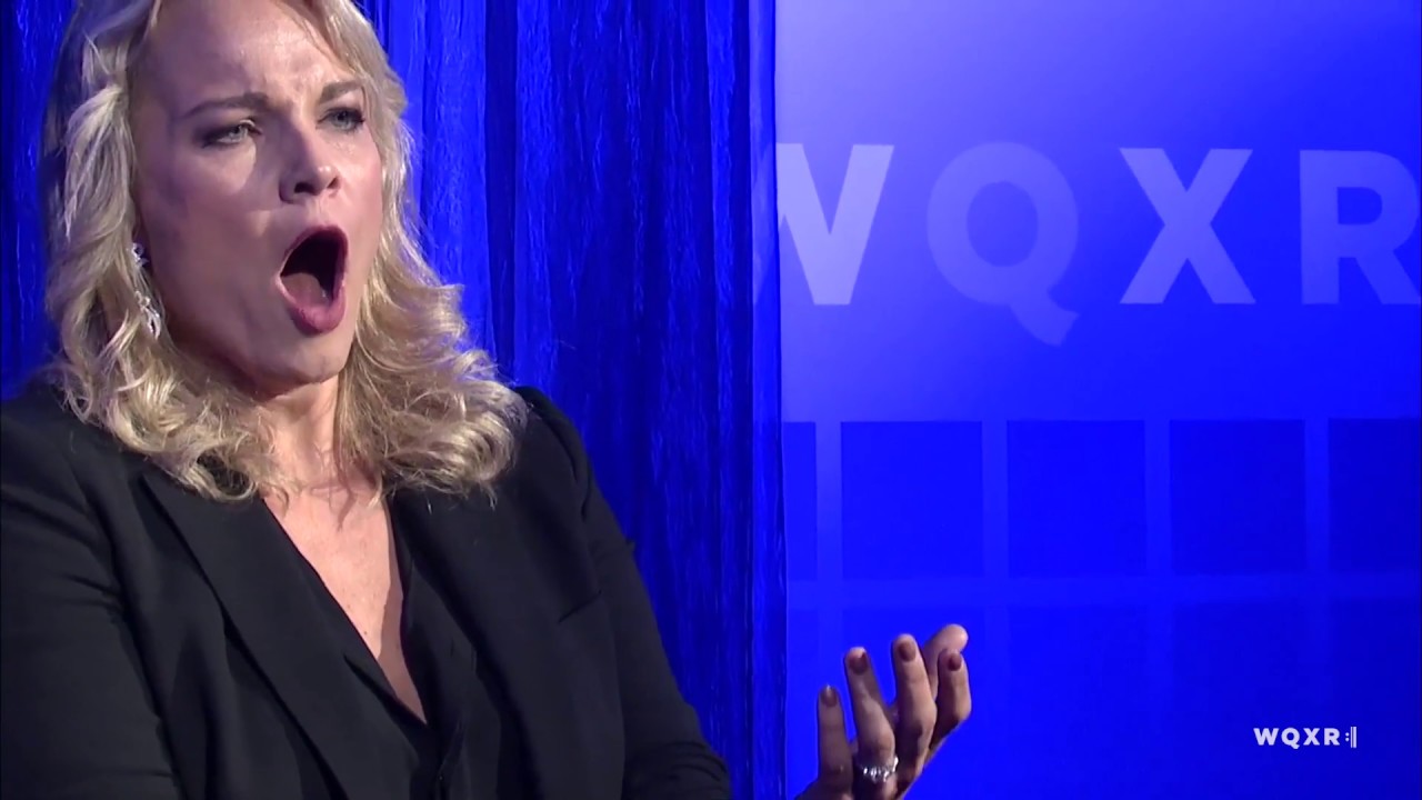 ElĪna Garanča sings 