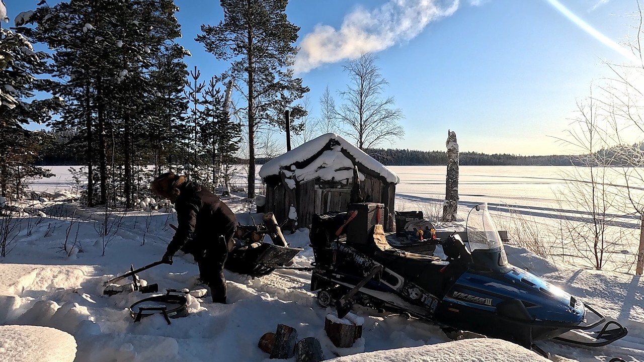 ИЗБА ДЕДА НА ОСТРОВЕ. ДОБЫЛ МАТЕРИАЛ ДЛЯ СТРОИТЕЛЬСТВА. ПРОВЕРИЛ САМОЛОВКИ. ПОЙМАЛ ЩУКУ НА ЖЕРЛИЦЫ.