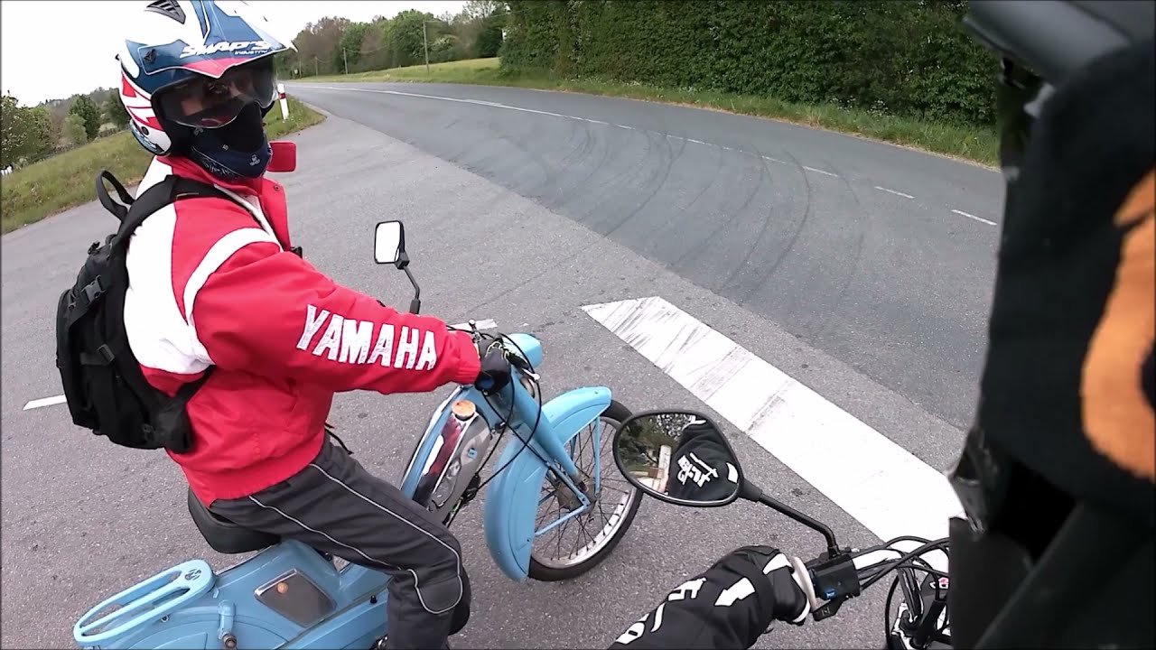 Moped 103 VOGUE vs AV88 ! Je vais rester sur place !