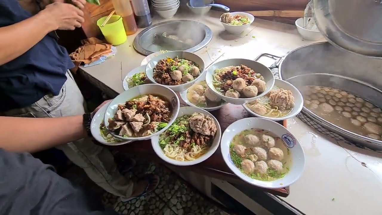JUALAN SEJAK TAHUN 2004 KULINER BAKSO DI CIKARANG - INDONESIAN STREET FOOD