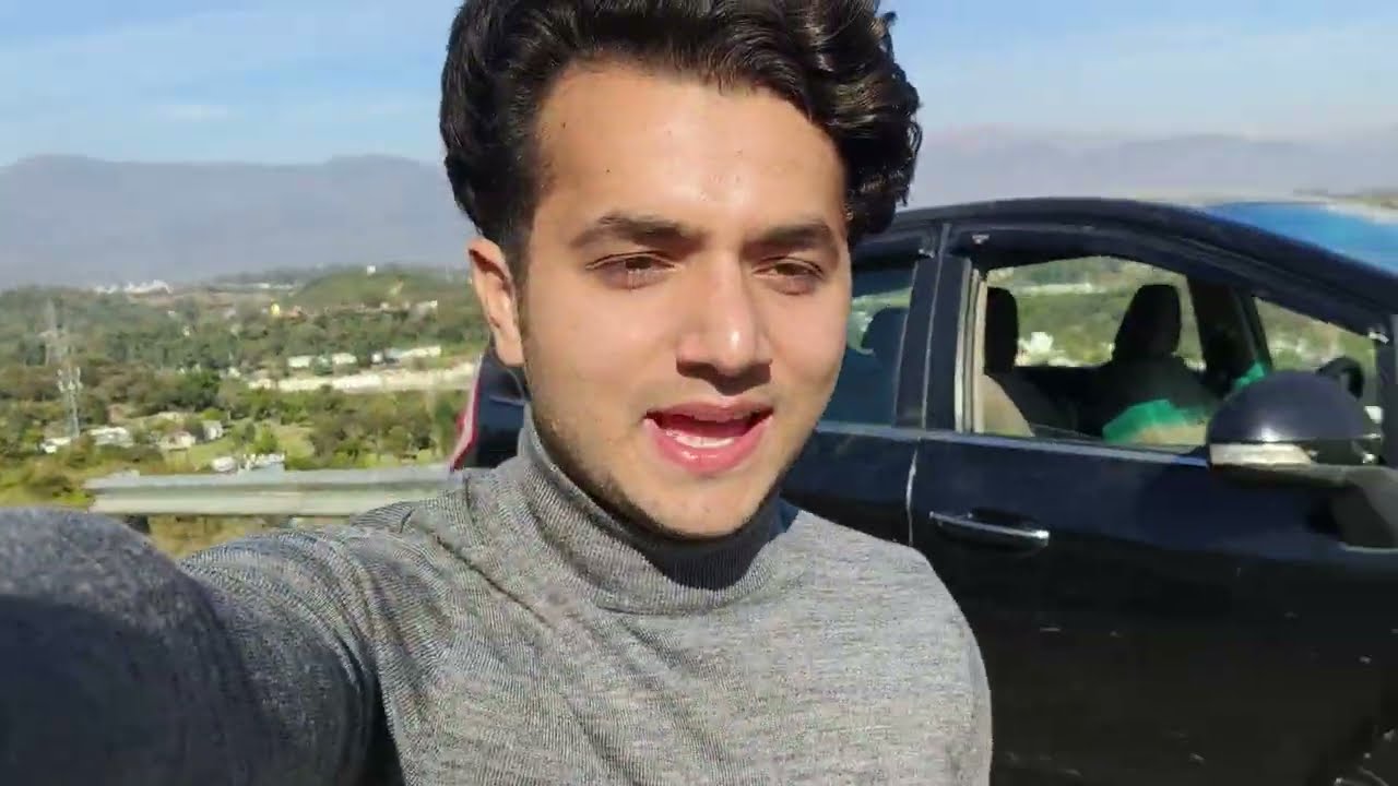 PAHAD PE GADI LEKE AAYE 