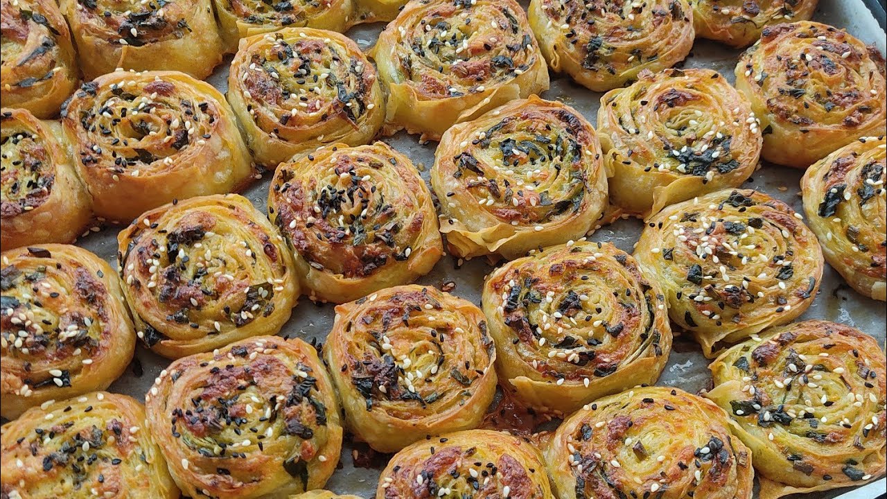 2 YUFKA İLE ÇITIR ÇITIR EFSANE RULO BÖREK👌@ZelişinMutfağı #börek