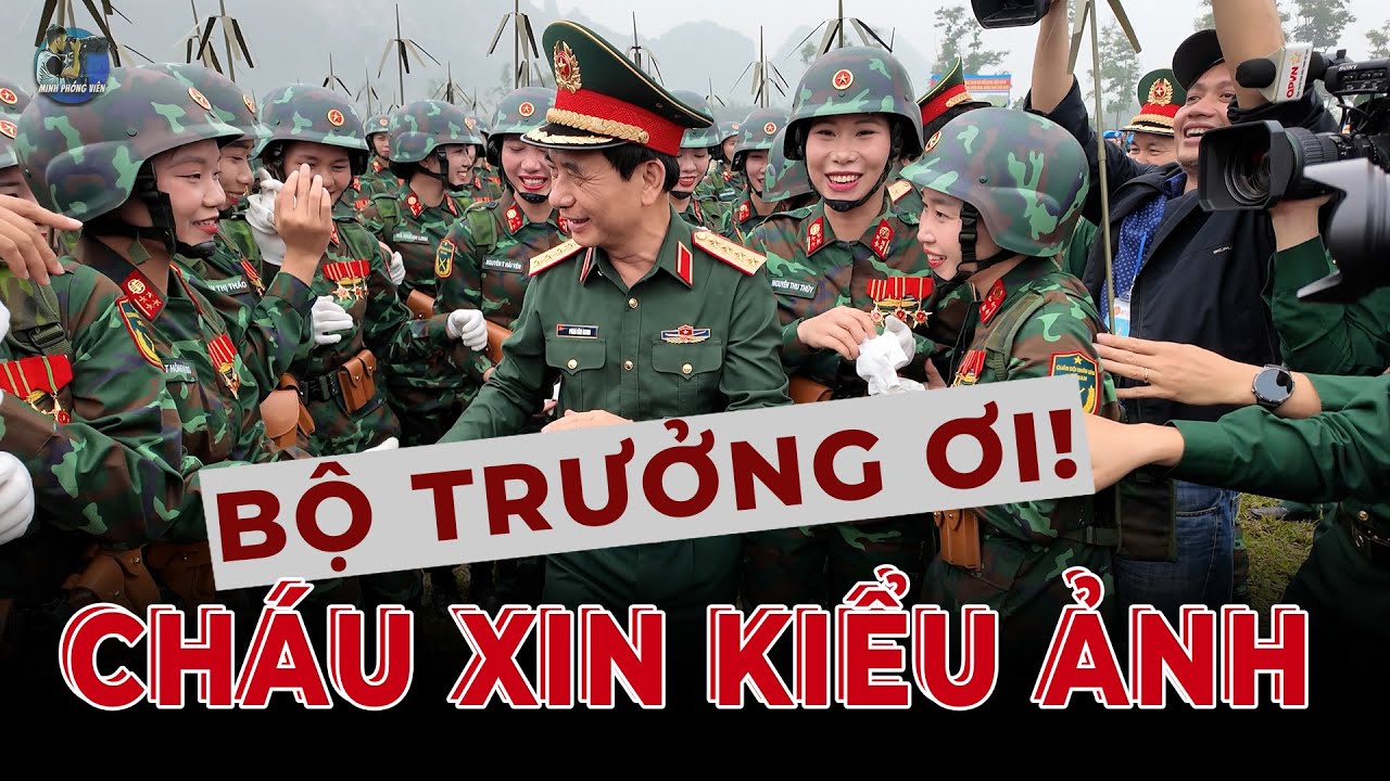 Còn 1 tiếng là họp Chính Phủ, Đại tướng Phan Văn Giang vẫn chụp ảnh với nữ chiến sĩ l Vlog Minh PV