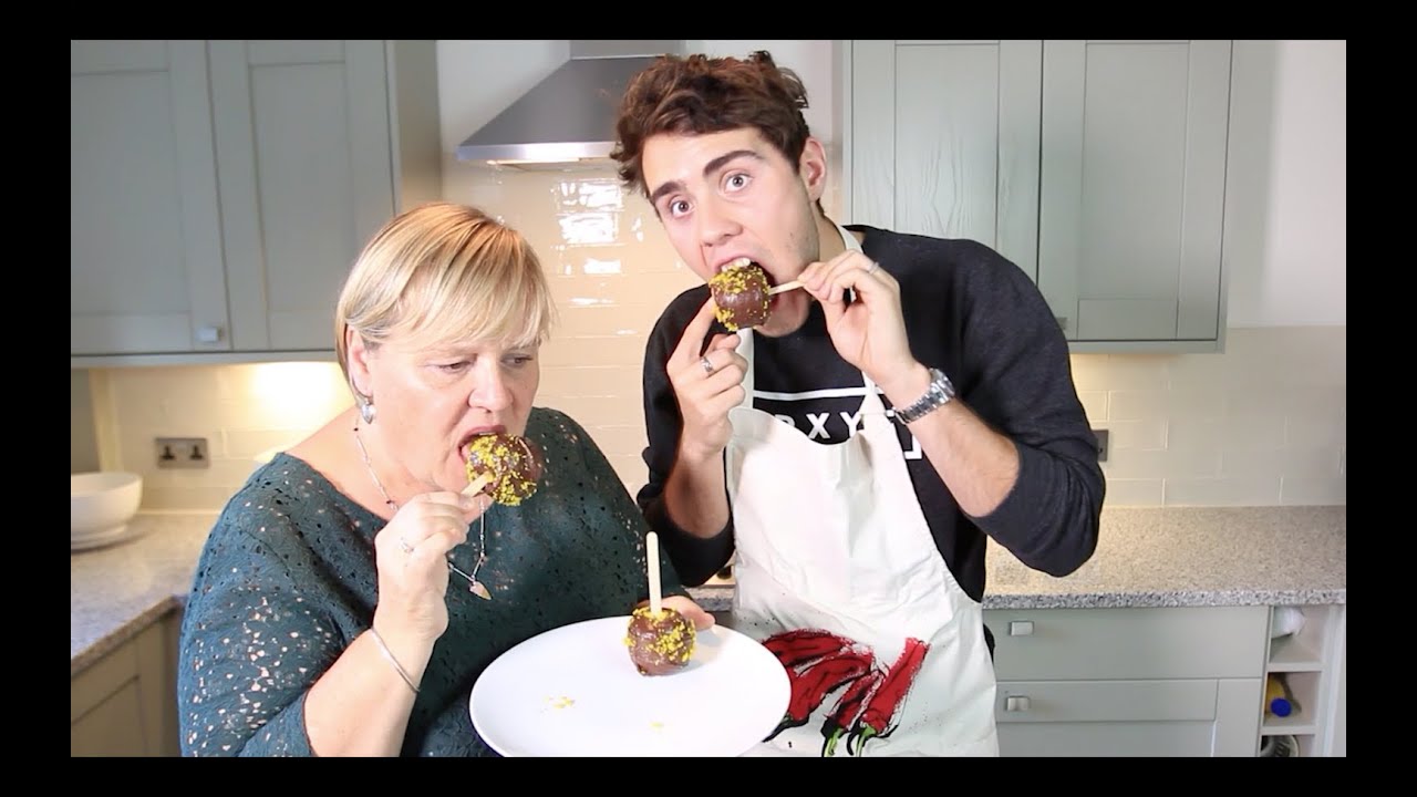#ad | HOW TO: Toffee Apples with PointlessBlog & His Mum!