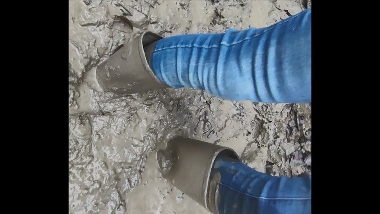 Muddy boots & skinny jeans