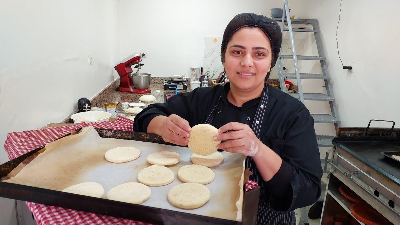 عجين بيتزا بواحد السر لكيخليها رطبة ومفشفشة بحال ديال المحلات بجميع التفاصيل مع الشيف رقية 🇲🇦😍👍