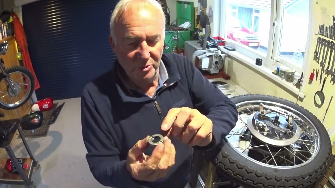 BSA B25 Starfire Twin Leading Shoe (TLS) Front Wheel Refurbishment