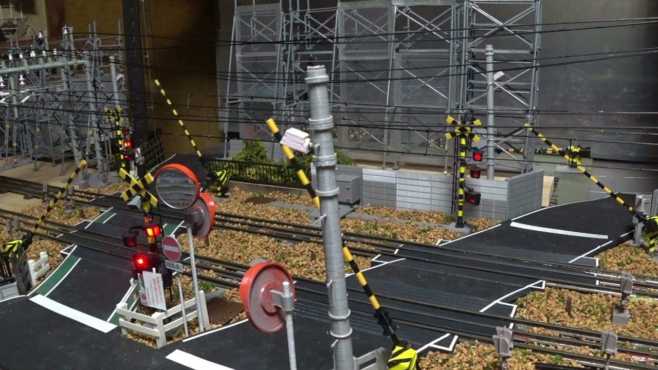 鉄道模型　踏切　デルタ踏切　(O-gauge Delta railroad crossing)