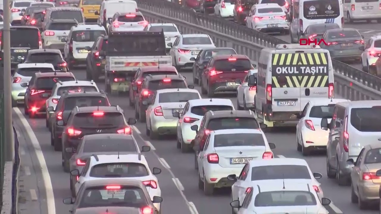 İstanbul'da, yeni yılın ilk iş gününde trafik yoğunluğu