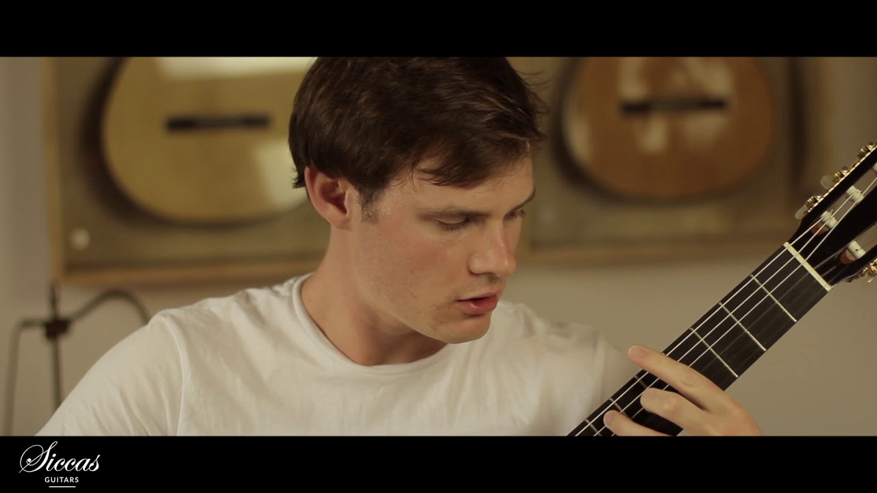 Andrew Blanch plays Julia Florida by Agustín Barrios Mangoré on a 1987 Alejandro