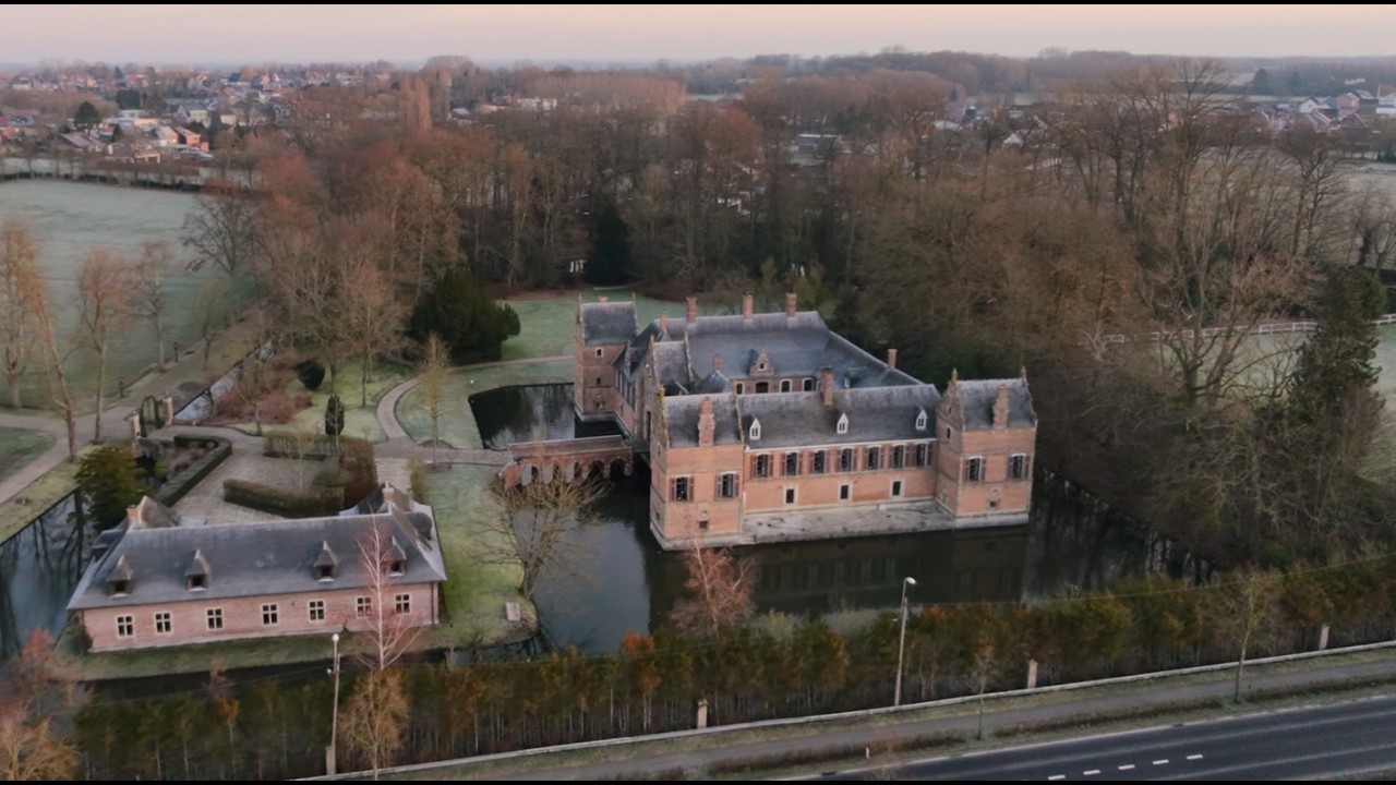 by DJI Neo 2 :  Moorsel & Het Kasteel #Moorsel #Aalst #Drone #DJINeo2 #Waterslot #Vlaanderen