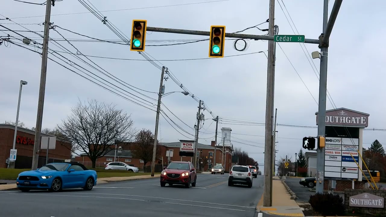 Traffic Lights in Chambersburg, PA (W. Washington St & Cedar St)