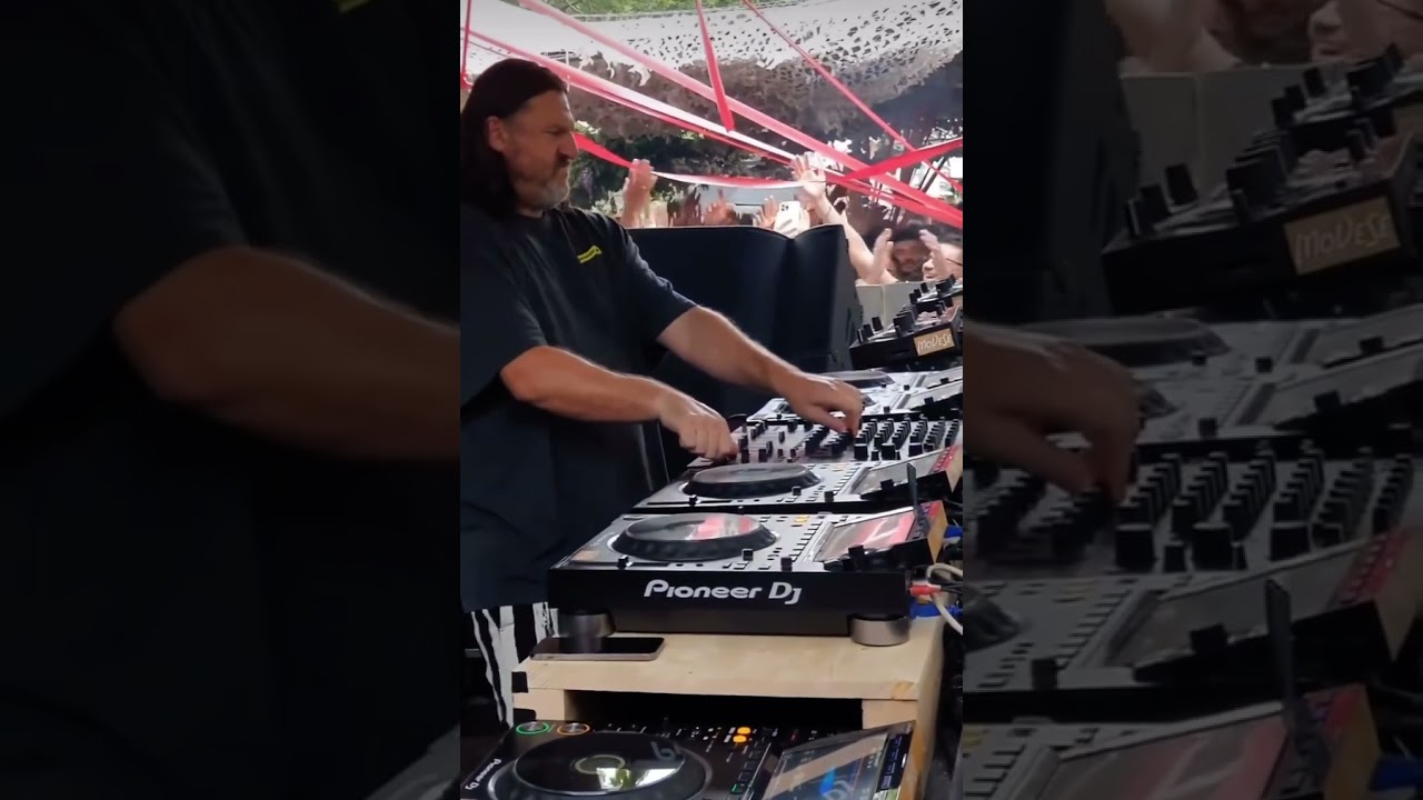 Master #solomun is mixing using 5 decks 👑❤️&zwj;🔥❤️&zwj;🔥