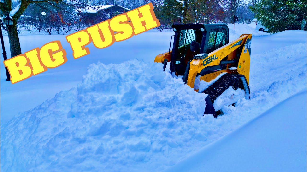 GEHL RT65 - TWO FEET of Snow! | Rubber Track Skid steer