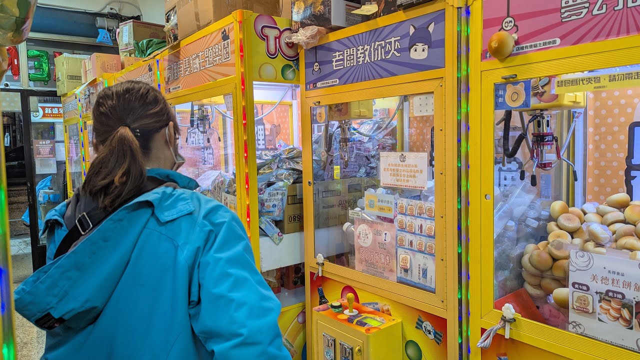 猜猜我是誰！今天好冷來陪我們顧店！#clawmachine #娃娃機 #夾娃娃 #店裡有隻貓