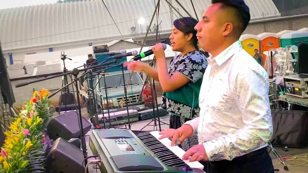 Carlos Gómez y su Compañera - EnVivo Radio Cordero de Dios Chamula