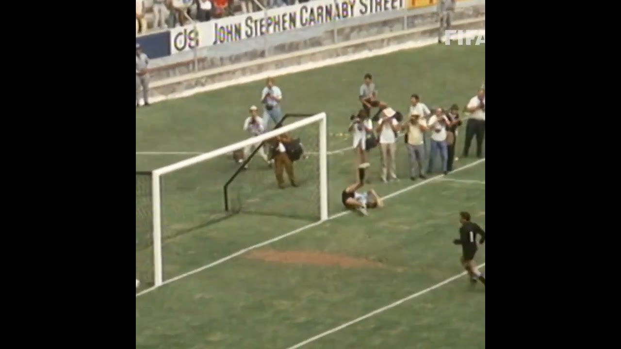 Pele nearly scored the best goal in football history 😍 Rip 💔 #football #soccer #pele