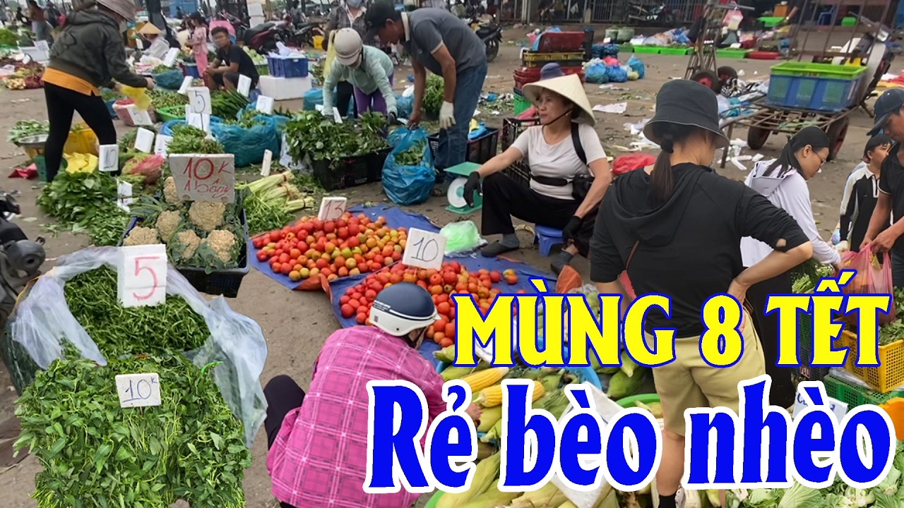 Chợ Rau Giá Rẻ Bèo Nhèo Sáng Mùng 8 Tết | Góc Miền Tây #589