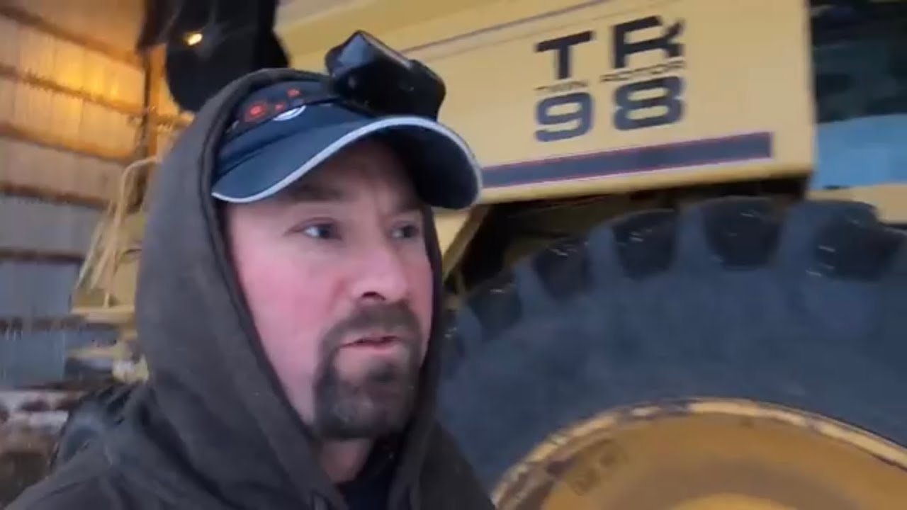 [Special Request] How To Operate A Newholland TR98 Combine!