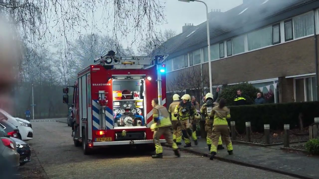 Brandweer Prio 1 naar Dakbrand Skipperstrjitte Burgum