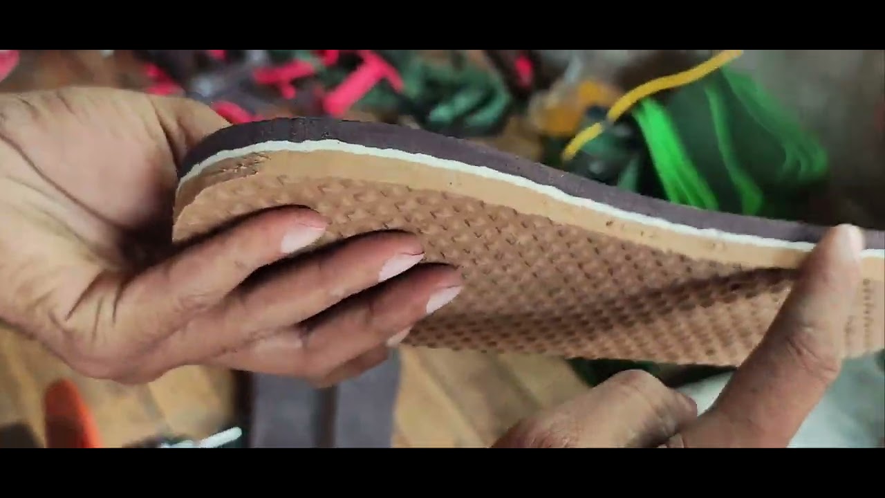 Chappal banane ki machine chappal banate hue dikha rahe hain