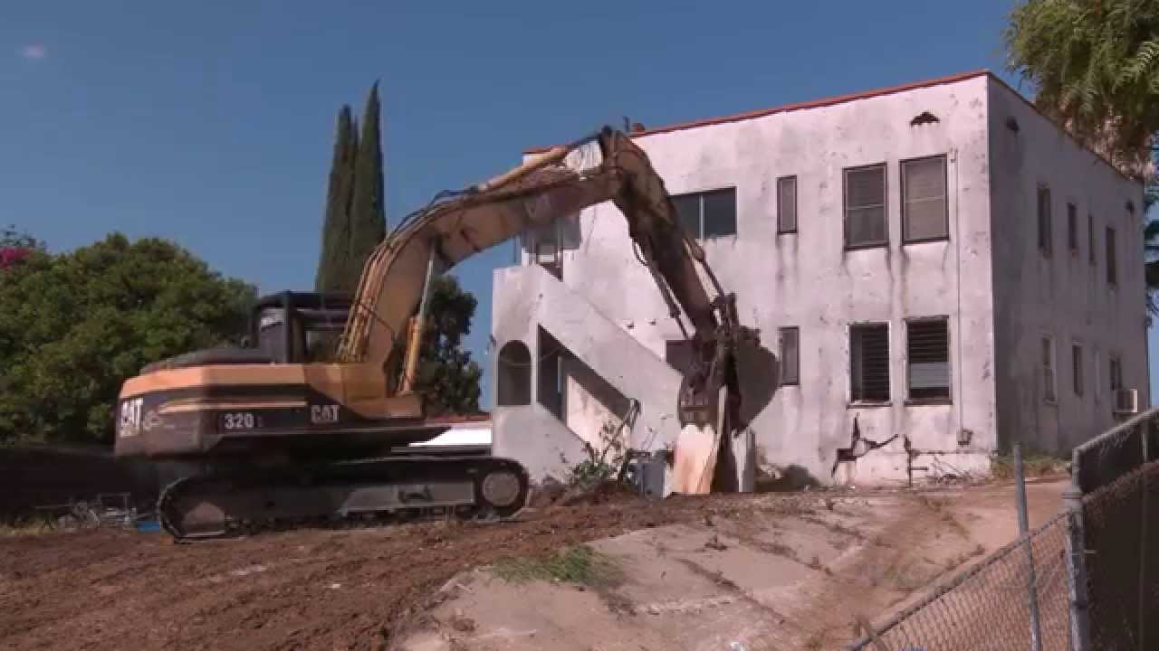 AWESOME HOUSE DEMOLITION | Excavator Skip Loader DESTROYS Building