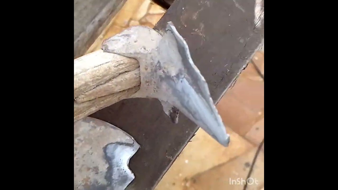 técnica para soldar enxada antiga.