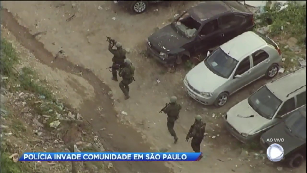 Polícia invade comunidade na zona oeste de SP
