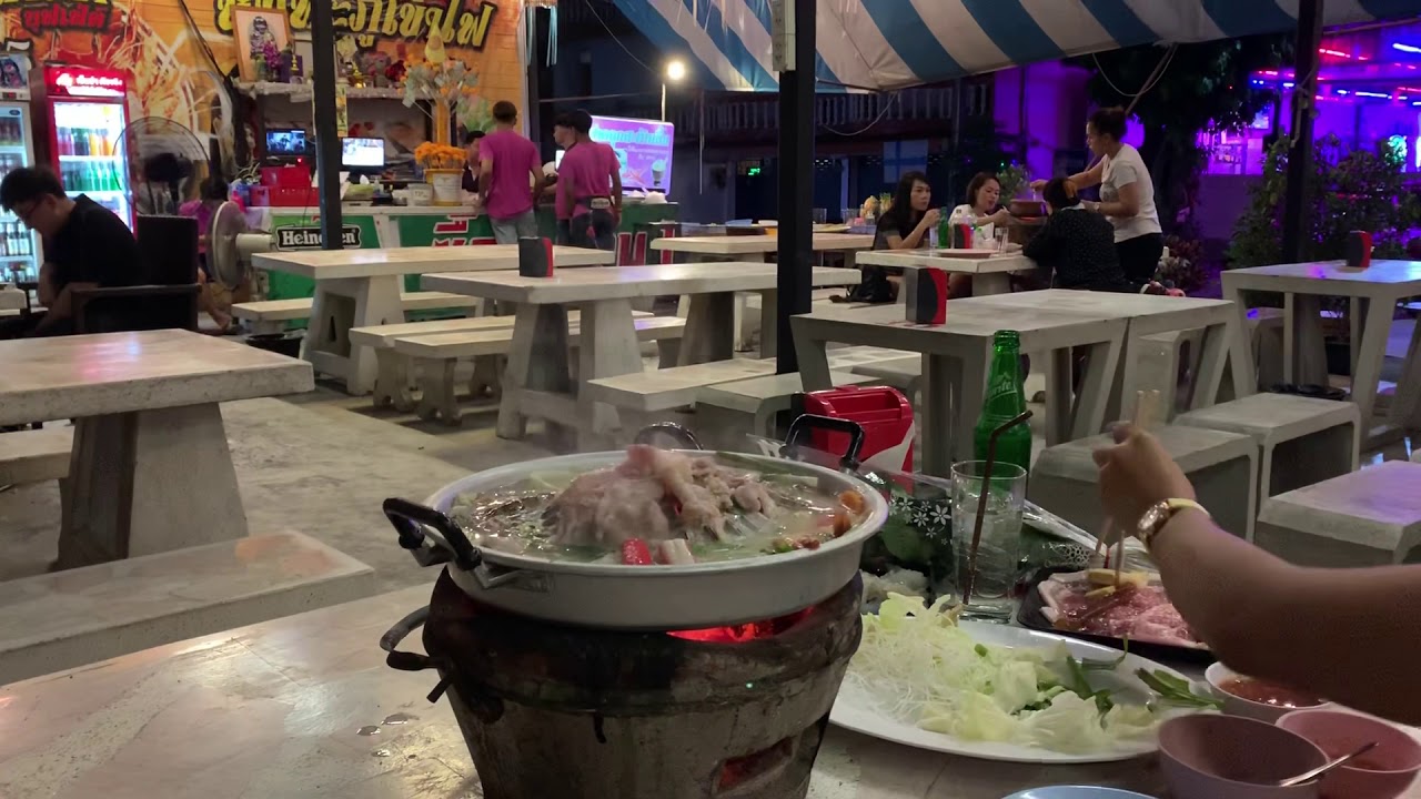CHILLIN 😎 IN SOI BUAKAW  🇹🇭 LATE NIGHT WITH GOOD FOOD AND PASSION ❤️💋🔥