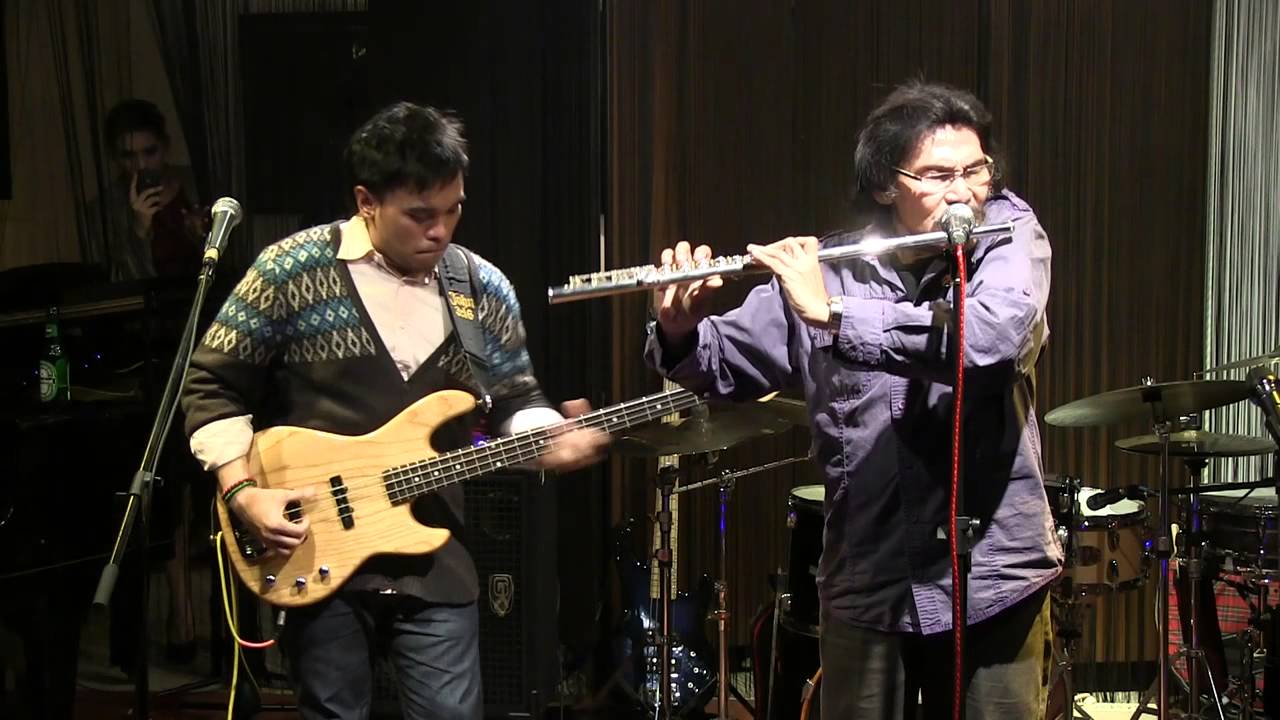 Barry Likumahuwa & Benny Likumahuwa - Away in a Manger @ Mostly Jazz 23/12/12 [HD]