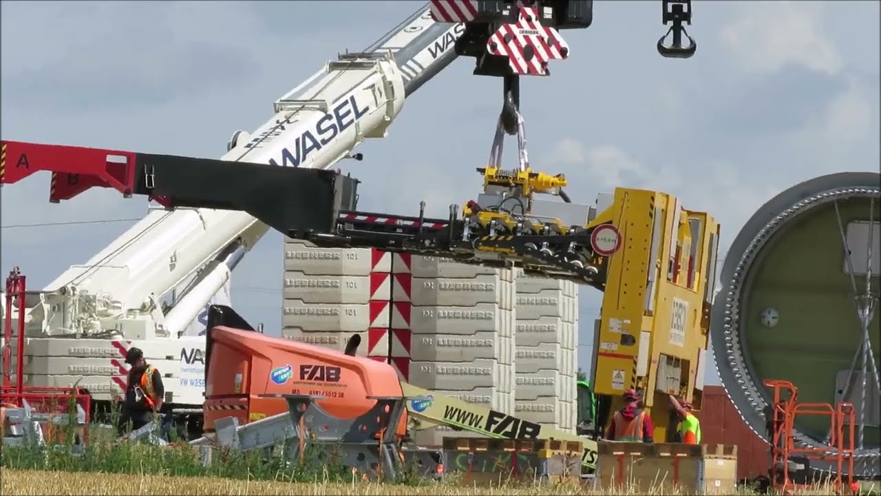 huge crane Liebherr LR 11000 Replacing the rotor blade in the wind farm