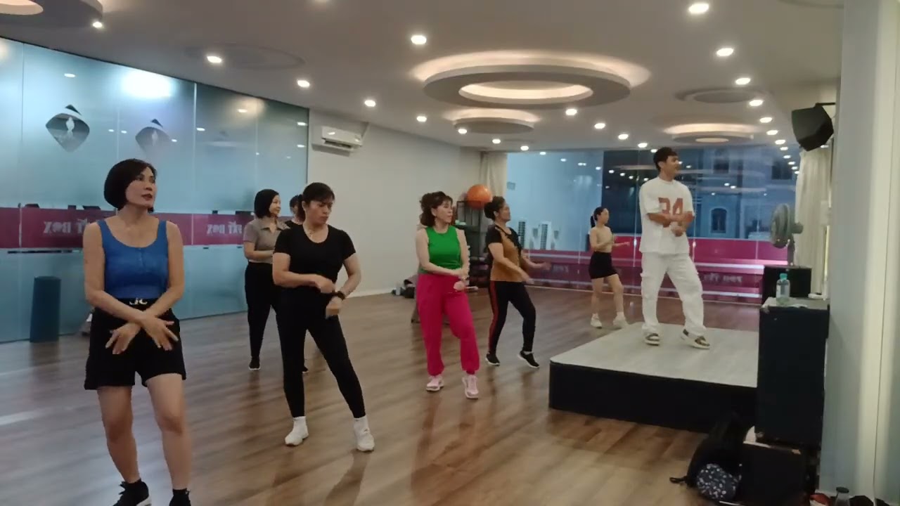Gặp nhau giữa rừng mơ