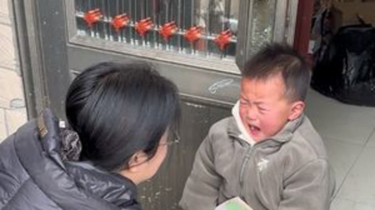 有时候乖的时候也很乖，闹人的时候也挺能闹，这又不知道因为啥在那哭开了，是不是小孩都有这么一个阶段啊 ，这个玉米马上快递就停了姐妹，喜欢吃的赶紧去拍了，又黏糯又好吃 #每天记录最真实的生活 #幸福...