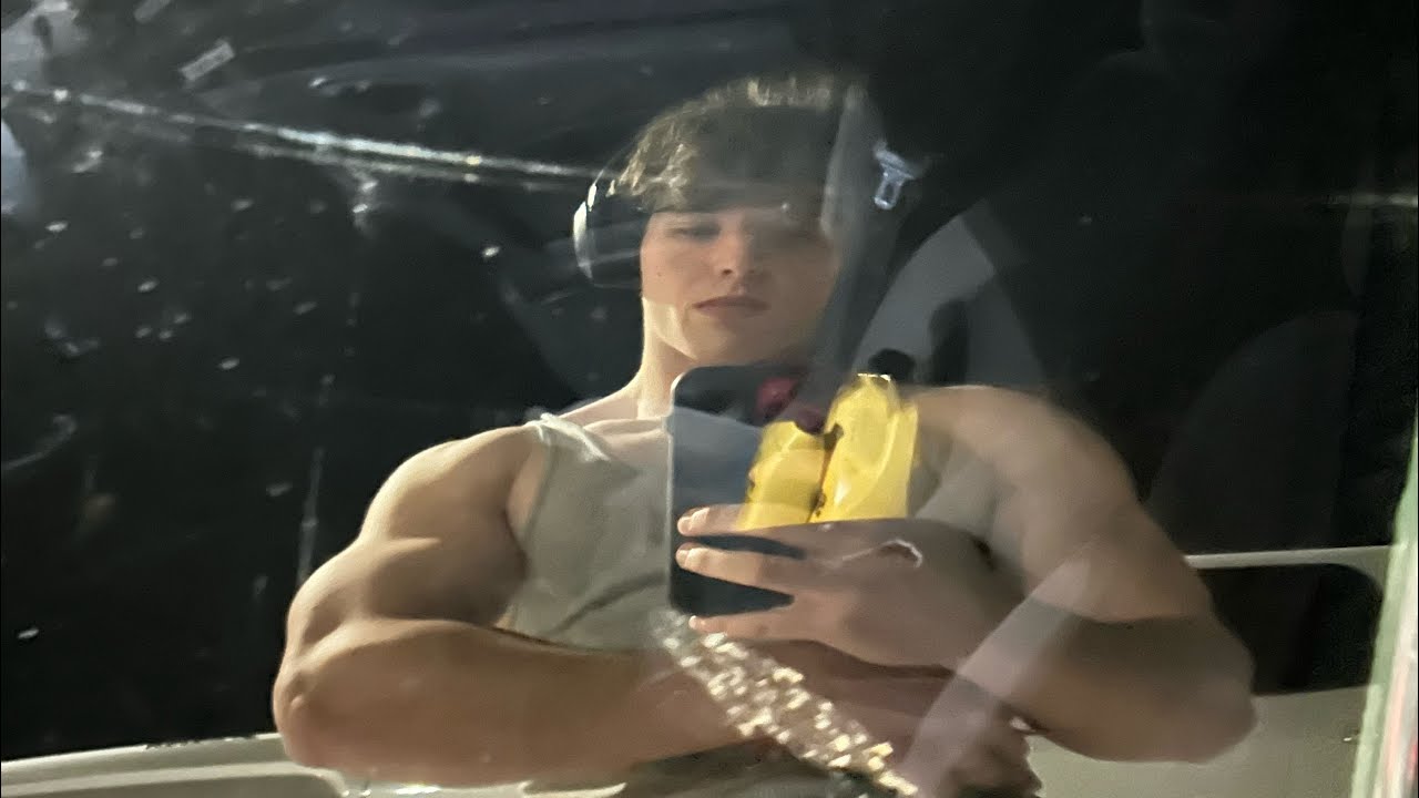 BACK DAY AS A 19 YEAR OLD BODYBUILDER 