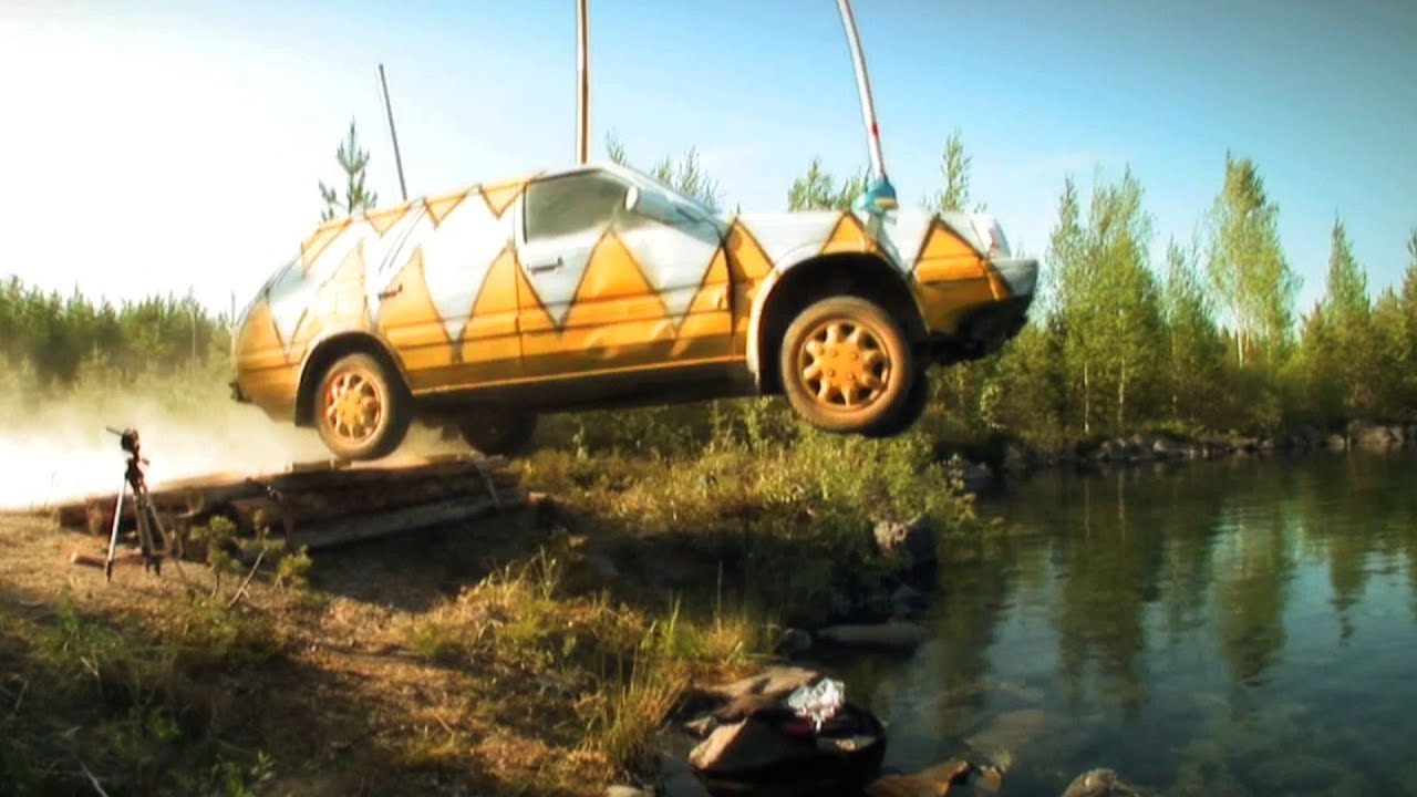 STUNT FAIL: Car Jump Into A Lake!