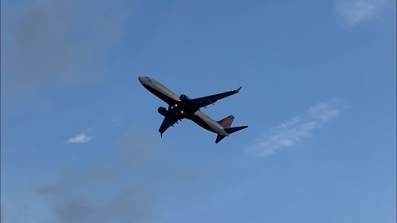 Delta 737-800 (2021 Atlanta Braves World Series Decal) Departure from Daytona Beach