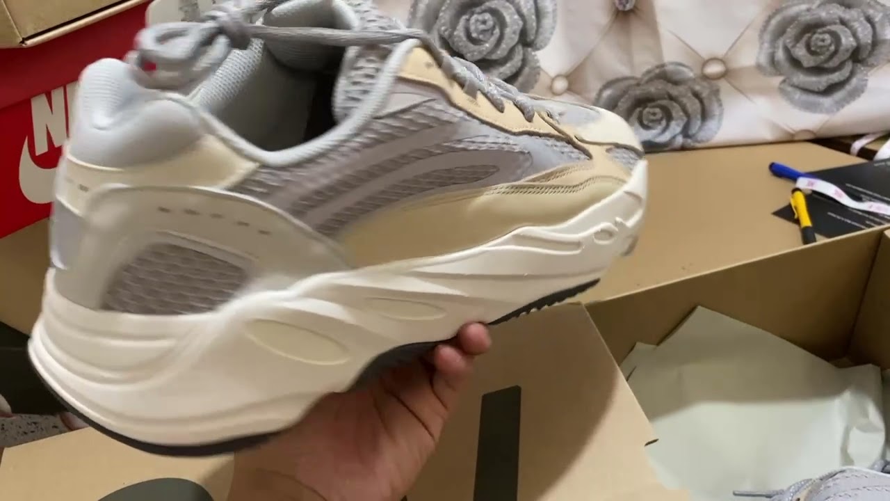 Adidas Yeezy Boost 700 V2 