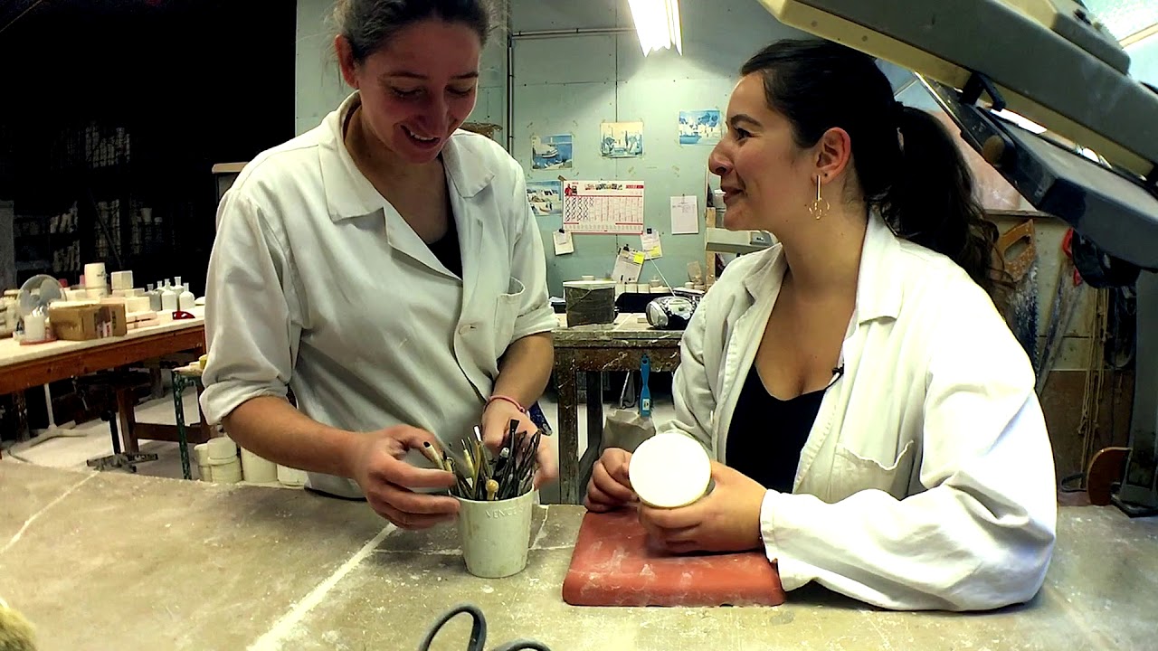 Tous apprentis :  Inès apprend le travail de la porcelaine... à Limoges !