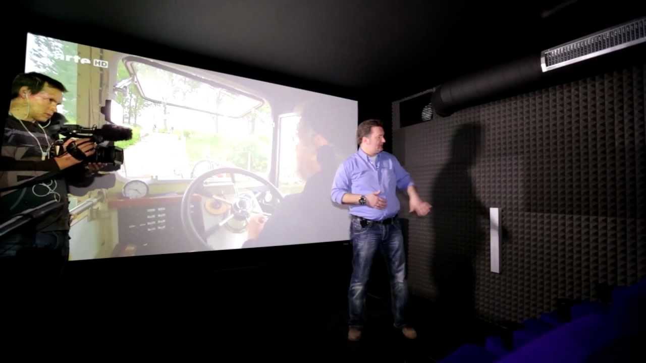 Das private 20 Sitzplatz Kino mit dem 4K Projektor SONY VPL VW 1000 ES