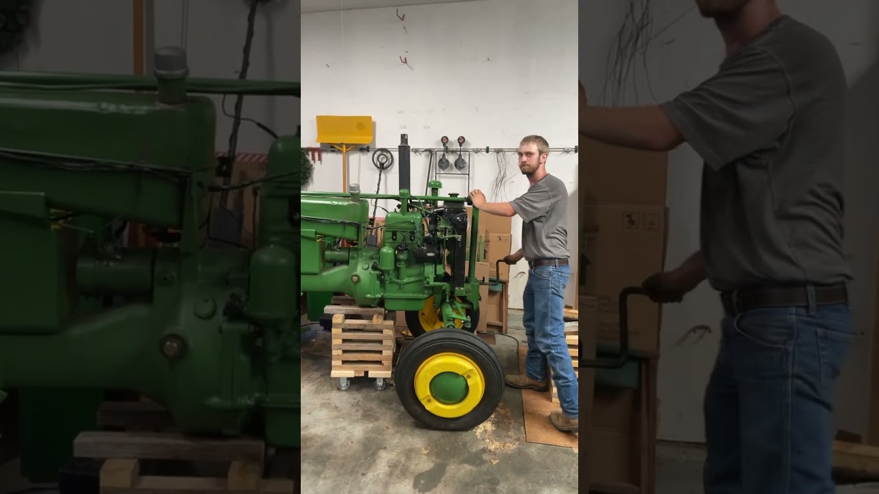John Deere M Crank Start #johndeere #antiquetractors