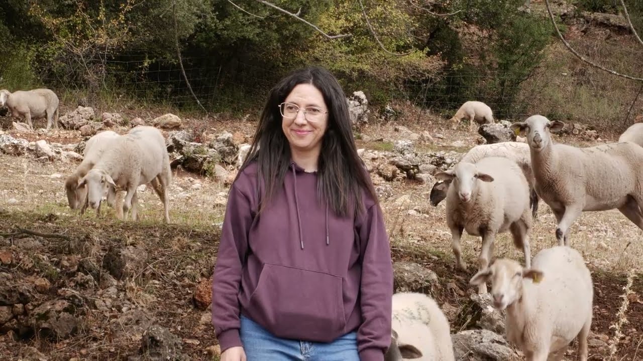 Lourdes Perona aplica la tecnología a su rebaño de 400 ovejas en Jaén