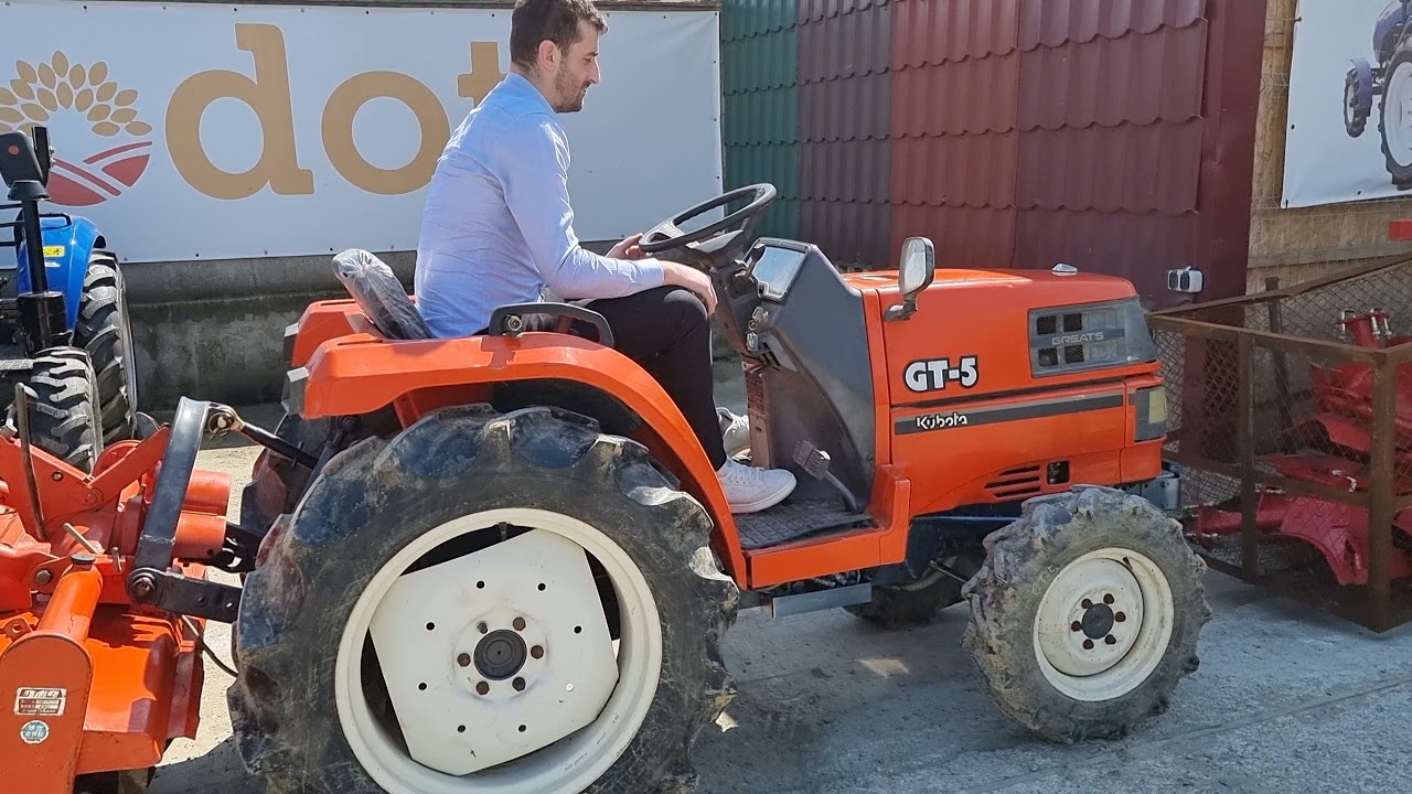 Tractor japonez Kubota GT 5 cu freza