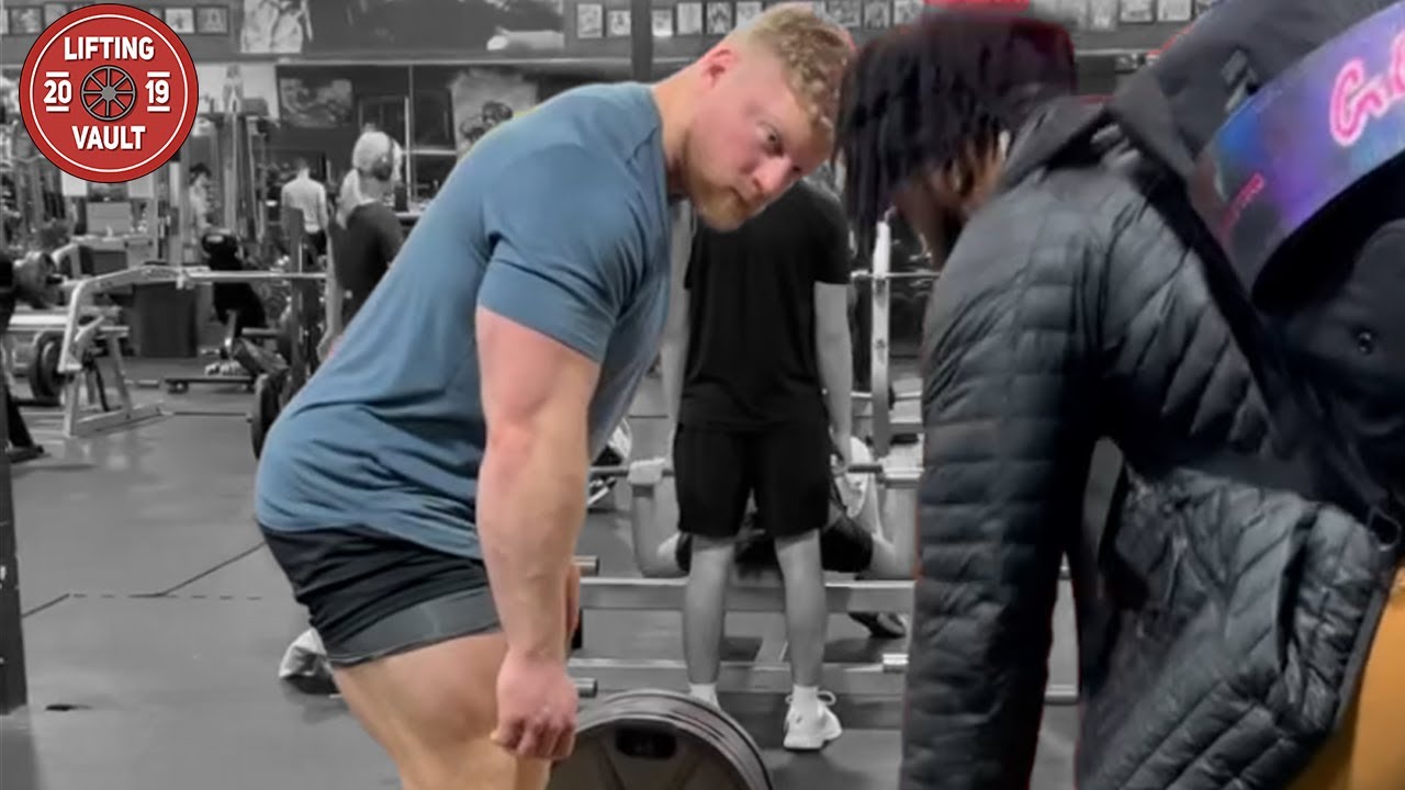 Random Guy Tells Pro Bodybuilder How To Deadlift