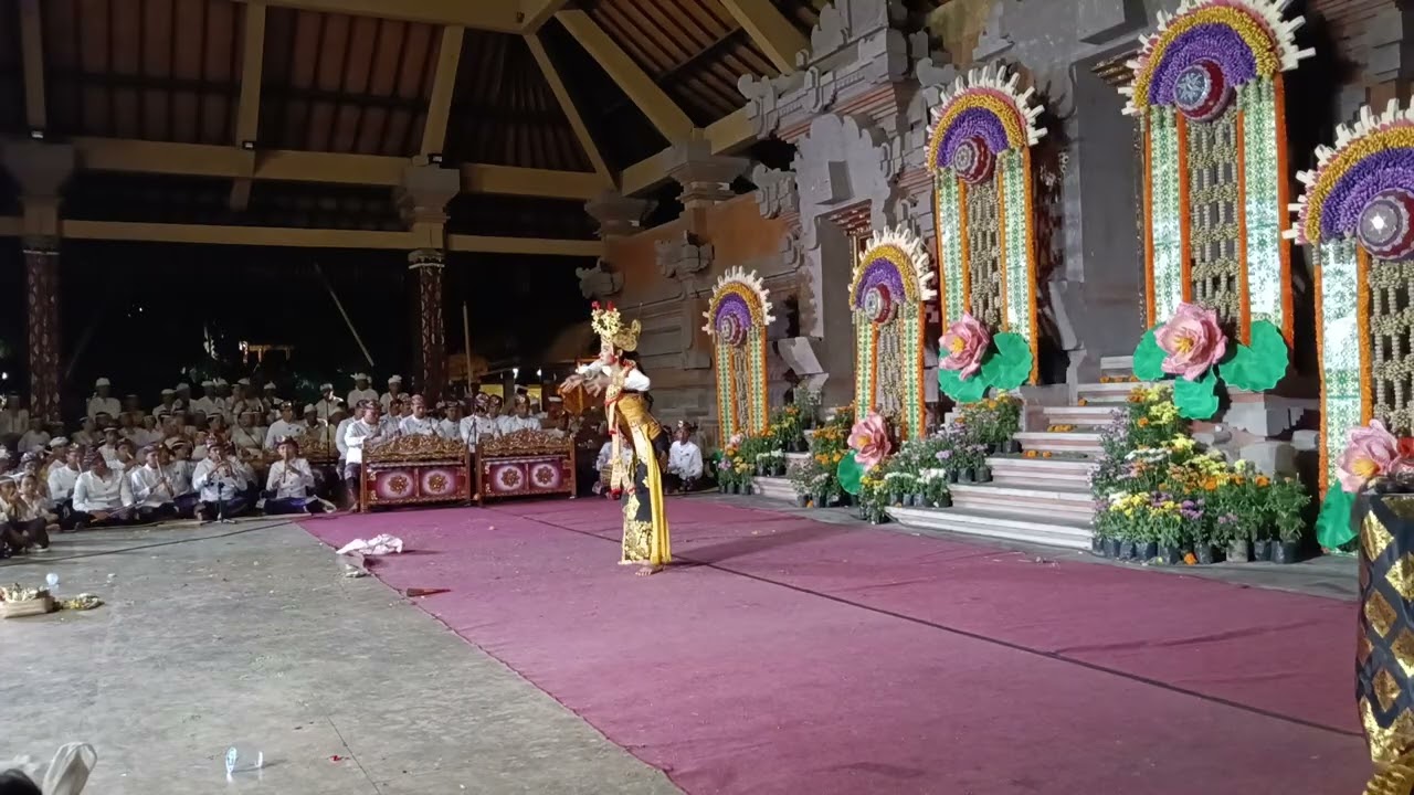 joged pingit Balerung stage pura dalem Puri peliatan