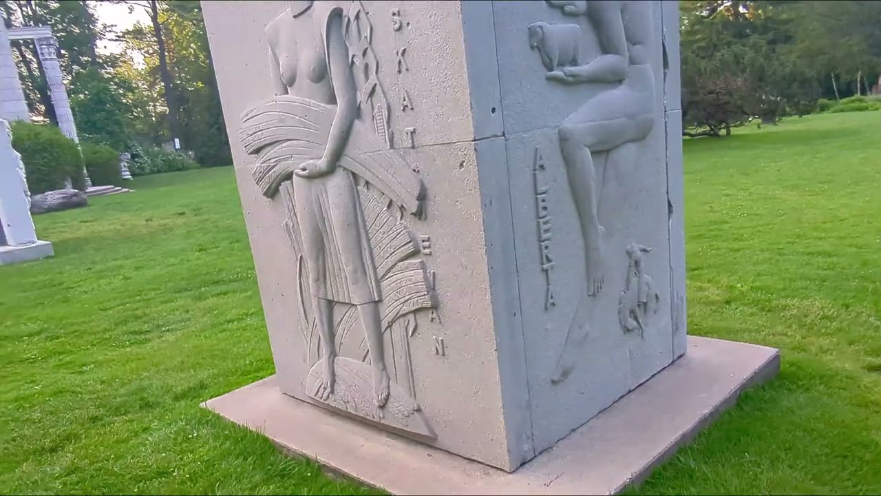 Guildwood Park Gardens and Beach trail. Scarborough Toronto.