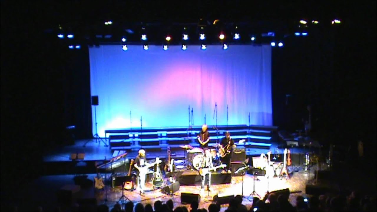 High Voltage Live at Kultursalen Halden: Holiday / You Really Got Me!